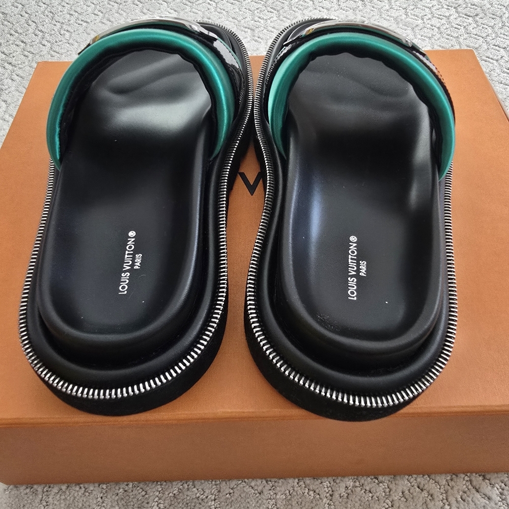 Louis Vuitton Black and Green Sandals - Picture 4 of 7